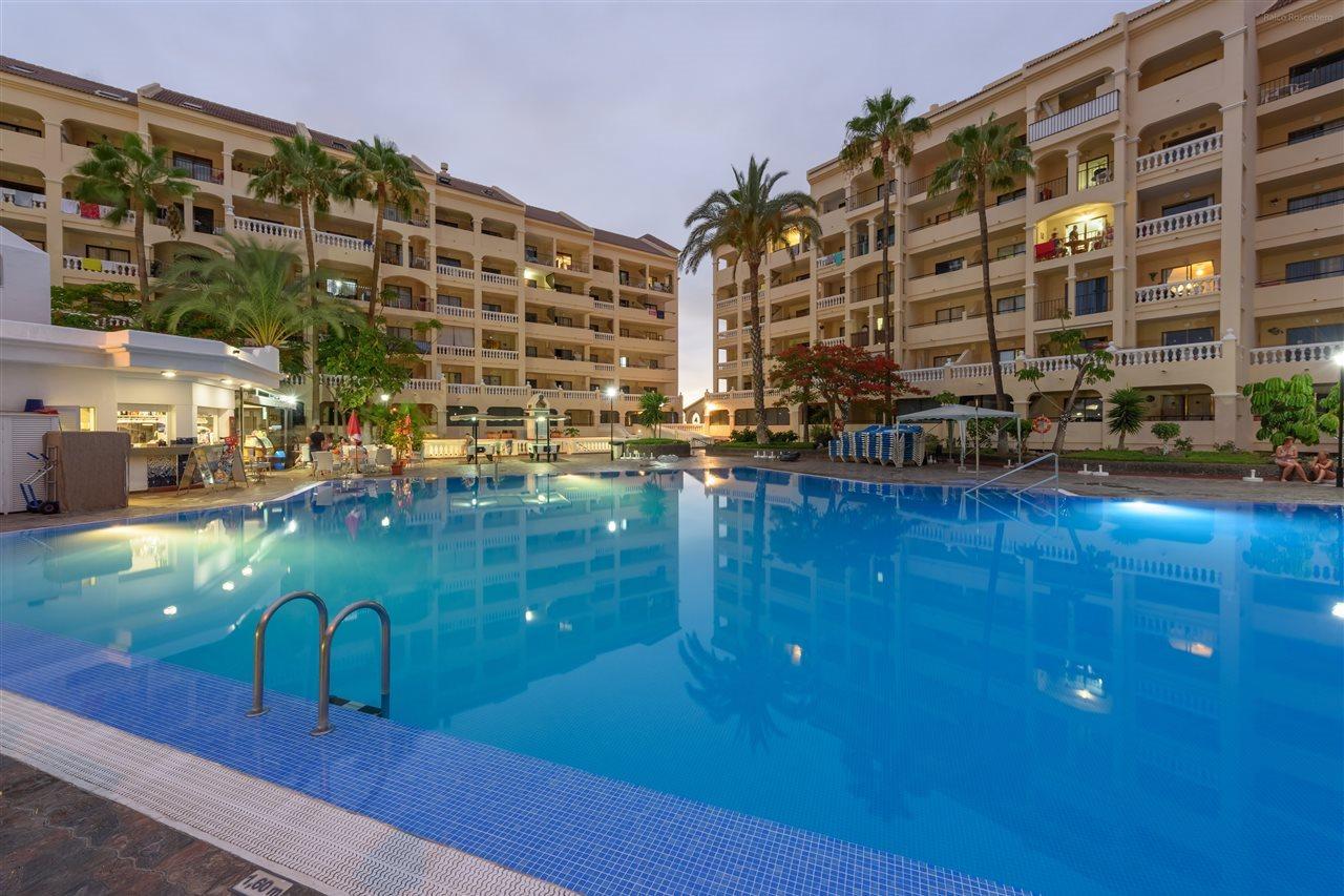 Castle Harbour Aparthotel Los Cristianos  Exterior foto