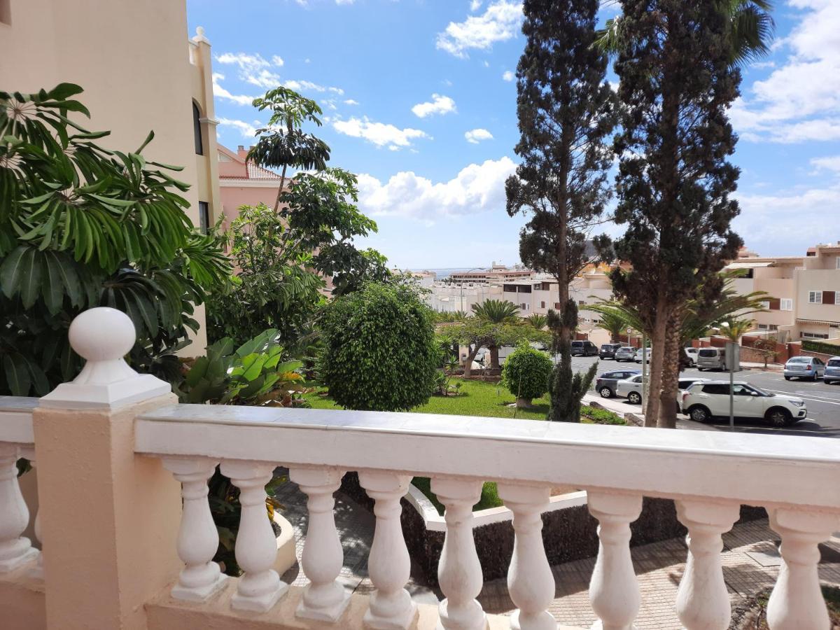 Castle Harbour Aparthotel Los Cristianos  Exterior foto
